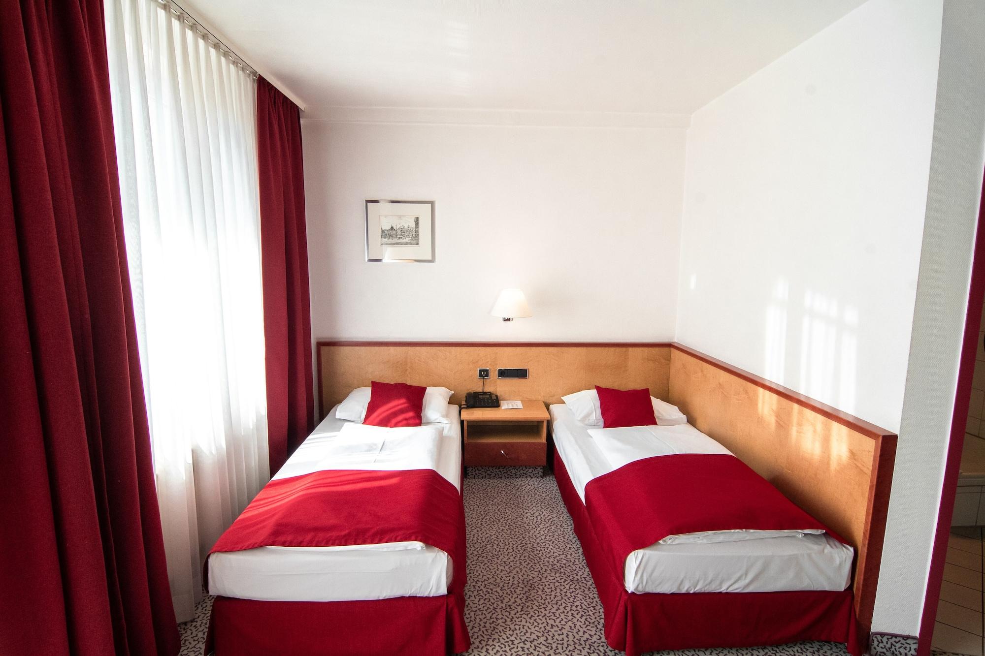 Leomar Hotel Ulm Exterior photo