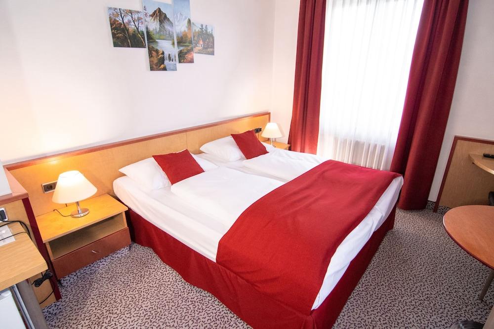 Leomar Hotel Ulm Exterior photo