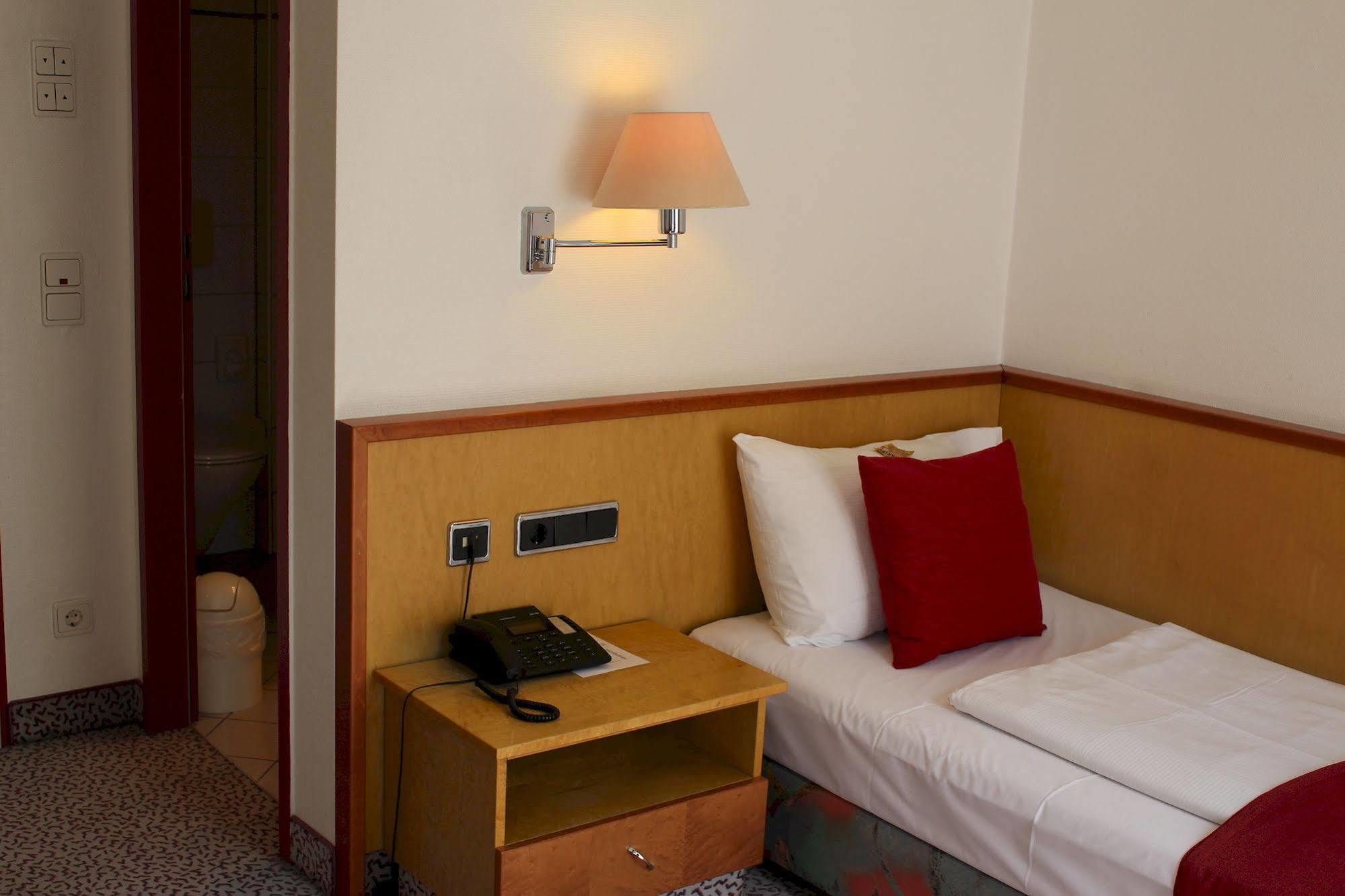 Leomar Hotel Ulm Exterior photo
